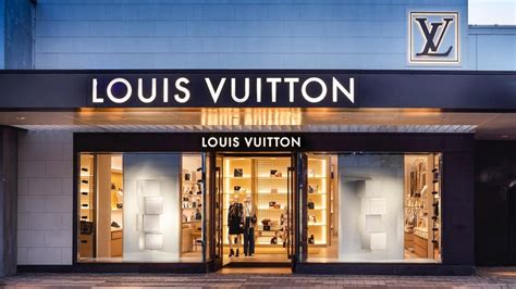 louis vuitton oakbrook store.